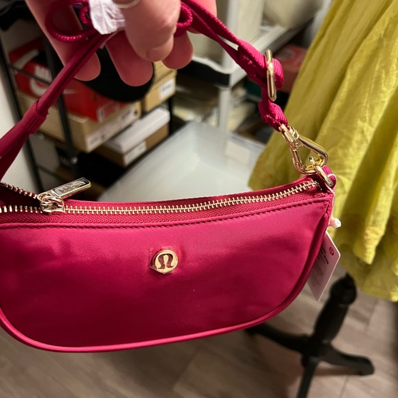 lululemon athletica Fuchsia Shoulder Bag - Picture 4 of 4